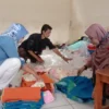 Korban Banjir di Desa Haurpanggung Dapat Bantuan Paket Pakaian dari 4 Organisasi