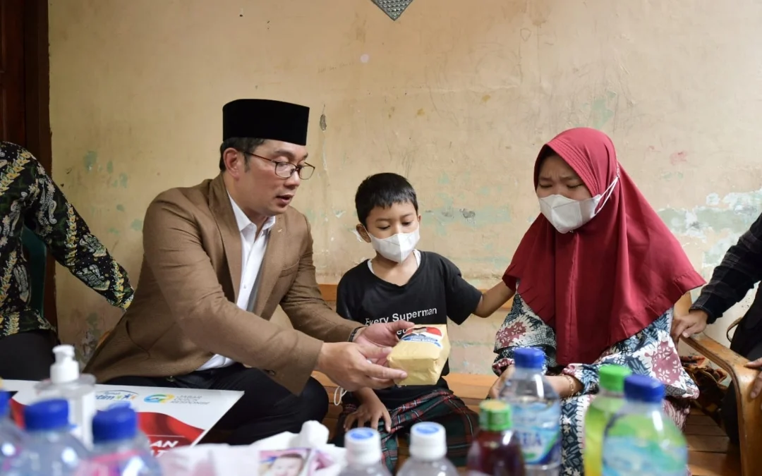 Ridwan Kamil Kunjungi Korban Kecelakaan Truk di Kota Bekasi