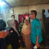 Anggota DPRD Garut dan Dinsos Kunjungi Korban Kebakaran di Haurseah Cipicung
