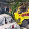 Bus Budiman Tabrak Truk, Akibatnya Mobil Truk Kembali Menyeruduk Pagar Rumah Warga