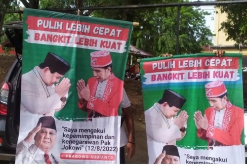 Tersebar Spanduk Prabowo Akui Jokowi Negarawan.