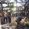 Yudha Puja Turnawan Anggota DPRD Garut mengunjungi korban kebakaran di Desa Cisitu, Kecamatan Malangbong