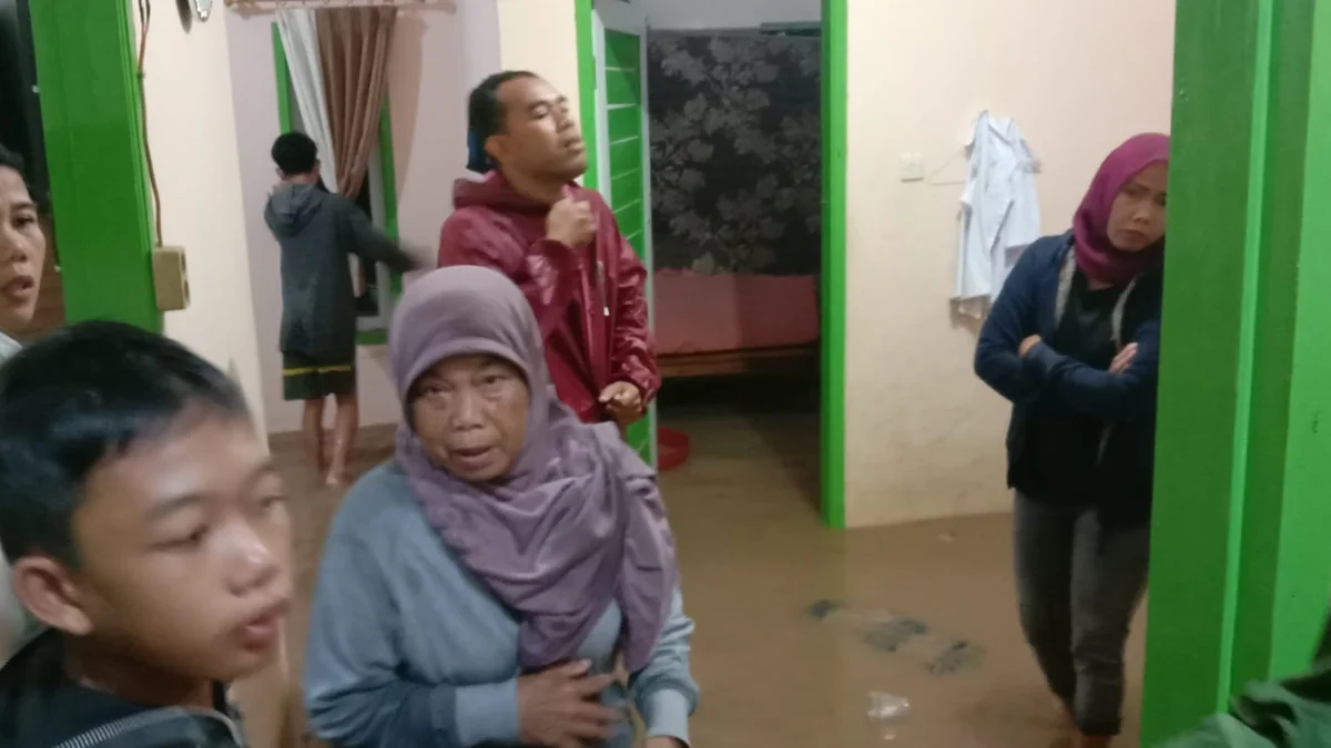 Kampung Cijelereun Kulon Diterjang Banjir, Warga Minta Dinas PUPR Garut Perbaiki Gorong-gorong yang Menyempit