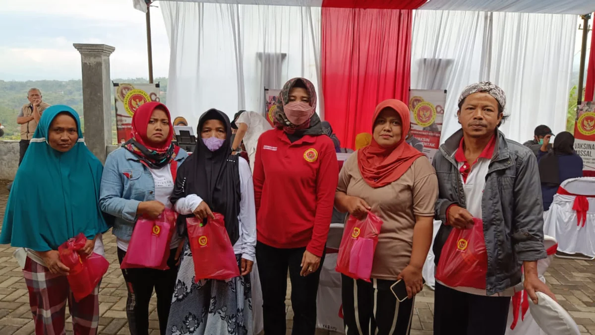Sambil Bagikan 100 Paket Sembako, BIN Jabar Buka Vaksinasi Covid-19 Hari Kesebelas di Garut