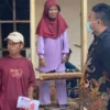 Rumah Lansia di Malangbong Roboh, Legislator PDI Perjuangan Yudha Berkunjung Bersama Camat