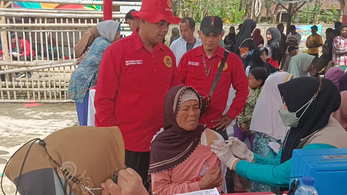 BIN Jabar Buka Vaksinasi Covid-19 Hari Ketigabelas di Garut, Warga Cilawu Juga Dapat 100 Paket Sembako