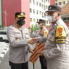 Aksi Mulia 2 Polisi Peduli Warga Ini Tuai Apresiasi Kapolres Metro Jakarta Barat
