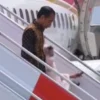 Iriana Jokowi Terpleset di Tangga Pesawat Kepresidenan, Setpres Jelaskan Kondisinya