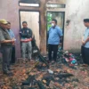 Ketua DPC PDI Perjuangan Garut Bersama Bacaleg Dapil 5 Kunjungi korban kebakaran di Kampung Jati, Desa Dangdeur Kecamatan Banyuresmi