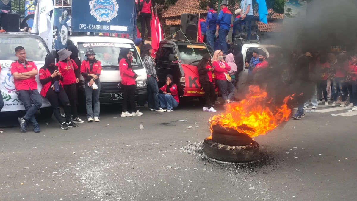 Kalangan buruh di Kabupaten Garut kembali demo menuntut kenikan UMK 2023 sebesar 30 persen