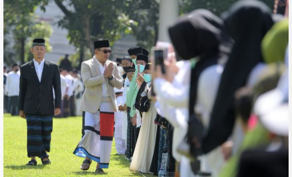 Ridwan Kamil Serahkan Bantuan untuk Pembangunan Sarana Prasarana Pendidikan di Bogor dan Depok