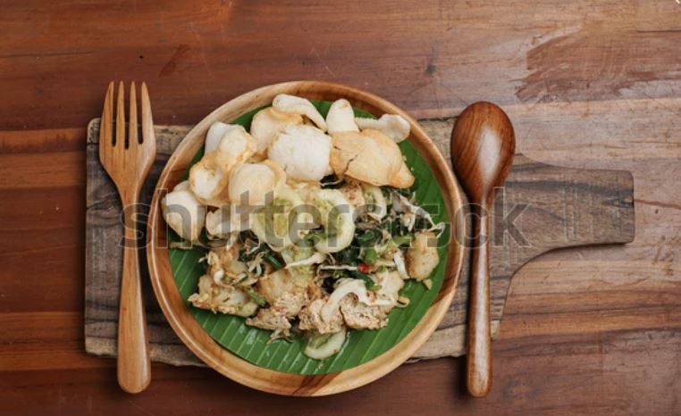 Resep Membuat Lotek, Makanan Tradisional yang Mulai Jarang Ditemui (shutterstock)