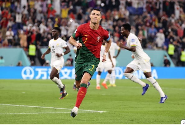 Aksi Cristiano Ronaldo saat membela timnas Portugal melawan Ghana di Piala Dunia 2022, Qatar-twitter @strutsie-