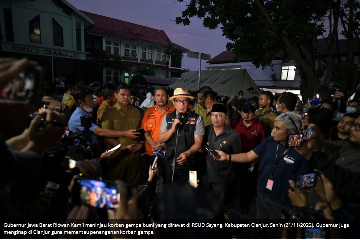 Ridwan Kamil Gubernur Jabar meninjau langsung korban gempa bumi di Cianjur (foto Cianjur Ekspres)