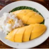 mango sticky rice cara membuat dan asal mula dari Thailand (foto sutterstock)