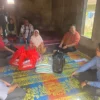 Yudha Puja Turnawan mengunjungi lansia berusia 84 tahun di Selaawiyang rumahnya roboh