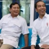Menteri Pertahanan Prabowo Subianto dan Presiden Jokowi saat berada di dalam MRT. --Istimewa