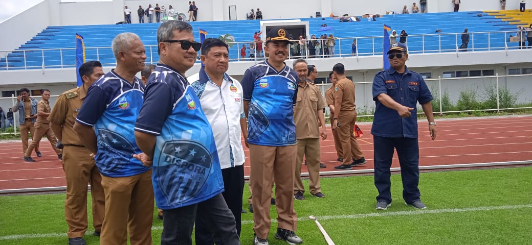 Stadion Sepak bola RAA Adiwijaya yang dibangun di komplek SOR Ciateul sudah bisa digunakan. Bupati Garut Rudy Gunawan bersama sejumlah pihak telah meninjau langsung kondisinya