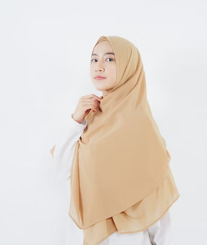 6 Inspirasi Gamis Putih, Cocok pake Jilbab ini!