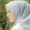 5 Warna Hijab Yang Cocok Dengan Baju Warna Coklat Susu, Bisa Kamu Coba! (foto shopee)