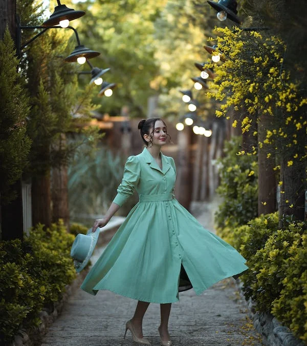 Outfit dengan warna Mint (foto pexels.com)