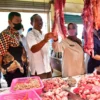 Wali Kota Banjar Ade Uu Sukaesih bersama tim satgas pangan melakukan sidak di pasar