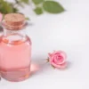 Air mawar mempunyai efek samping terutama ketika digunakan untuk kulit yang sensitif