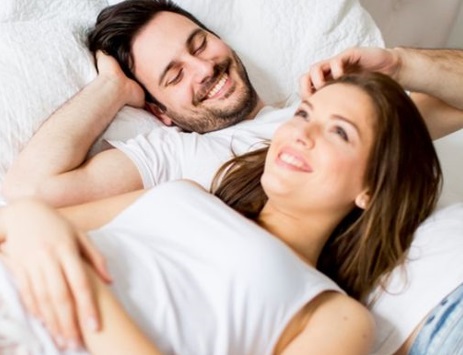 Rutin Lakukan Morning Sex dengan Pasangan, Ketahui Manfaat dan Risikonya