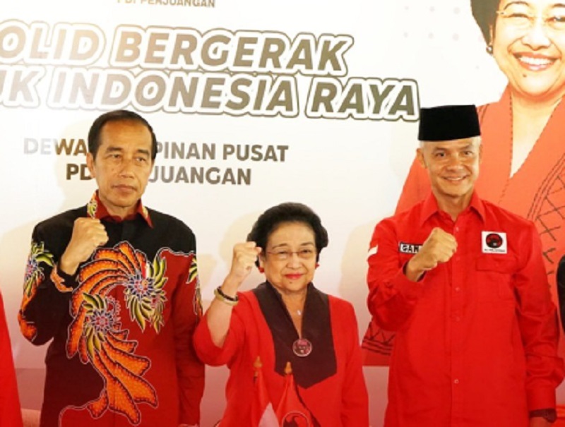 Sesi foto bersama Presiden Jokowi (kiri), Megawati (tengah) dan Ganjar Pranowo dalam pengumuman Capres PDIP pada Jumat, 21 April 2023-@pdiperjuangan-instagram