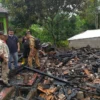 Ketua DPC PDI Perjuangan Garut kunjungi keluarga Geri korban kebakaran di Desa Cisewu