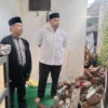 Yudha Anggota DPRD Garut Kunjungi rumah Supriyatna yang roboh di Desa Sindangratu
