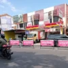 Smartfren Beri Bantuan Pembatas Jalan di Jawa Barat