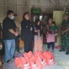 Yudha Puja Turnawan Anggota DPRD Garut berkunjung ke rumah korban disambar petir di Desa Karangpawitan