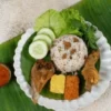 Makanan khas Tasikmalaya, salah satunya nasi tutug oncom (foto shutterstock)