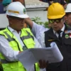 Gubernur Jabar Ridwan Kamil didampingi Kepala Dinas BMPR Jabar Bambang Tirtoyuliono, melakukan sidak perbaikan jalan ke sejumlah daerah di ruas jalan kewenangan Provinsi Jawa Barat.