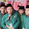 Ketua DPC PKB Garut Dadan Hidayatulloh saat memberikan orasi politik usai pendaftaran Bacaleg ke KPUD Garut