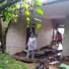 Luapan Air Selokan Sebabkan Tembok Rumah di Pasirwangi Garut Jebol