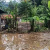 Banjir bandang menerjang kampung Makam di Desa Tanjungkarya