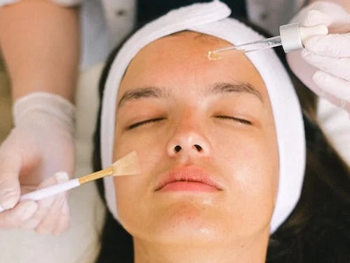 Facial dan Skin Care Minimalis Lebih Baik dari Skin Care? Inilah Penjelasannya