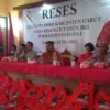 Anggota DPRD Garut Fraksi PDI Perjuangan, Yudha Puja Turnawan melaksanakan reses masa sidang II di aula Desa Cigadog, Kecamatan Sucinaraja,