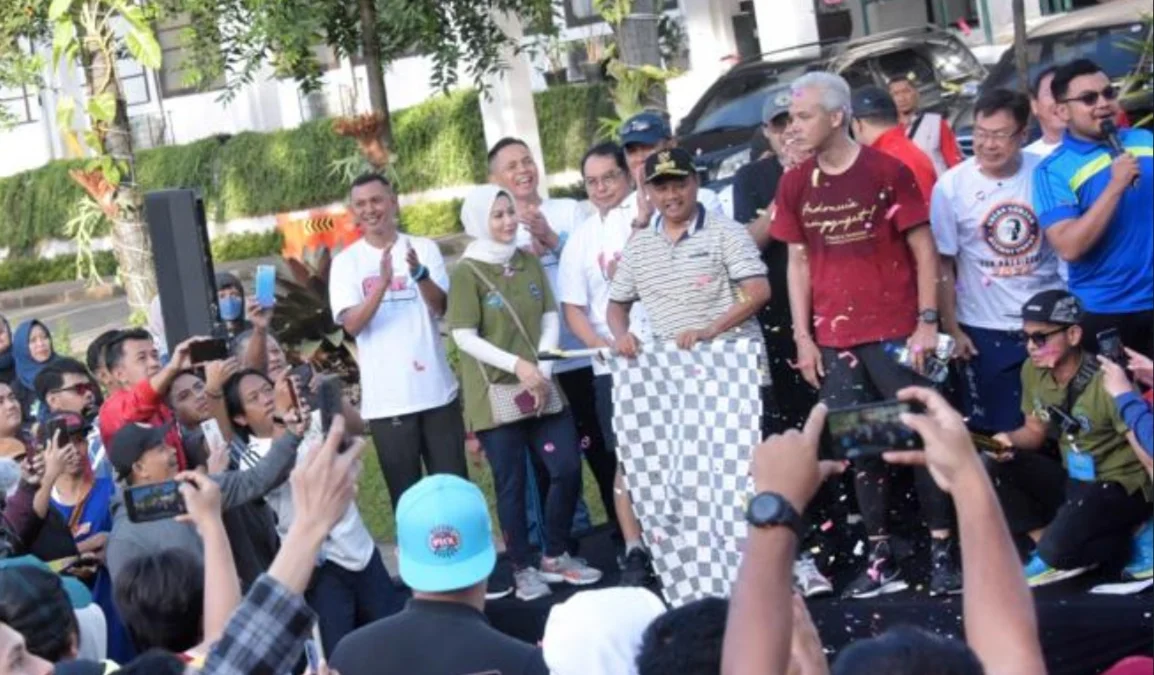 Wakil Gubernur Jawa Barat Uu Ruzhanul Ulum Luncurkan Charity Walk & Run