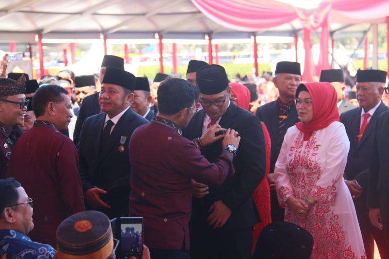 Gubernur Ridwan Kamil Dapat Penghargaan Satyalencana Wira Karya
