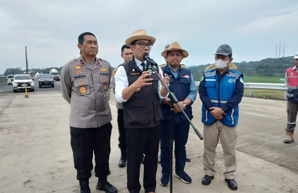 Gubernur Jawa Barat Ridwan Kamil memastikan Jalan Tol Cisumdawu sudah bisa dipakai arus Mudik Lebaran 2023. Jabar Ekspres.