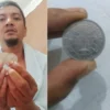 Soekarno warga Palembang mempunyai 65 keping koin kuno Rp100 Rumah Gadang.