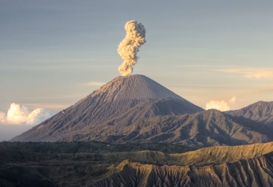 5 Gunung Indah di Indonesia Ini Ternyata Angker lho! Nomor 2 Dijaga Nyi Roro Kidul