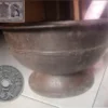 Bokor antik milik Erma siap ditukarkan (barter) dengan uang kuno