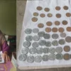 Sari Herlina mempunyai banyak koin kuno dan siap dijual seharga Rp15 juta