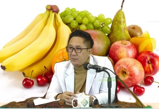 dr. Cahyono menjelaskan manfaat buah-buahan bagi tubuh