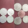Heru warga Kabupaten Batang menjual koin kuno