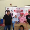 Memo Hermawan hadir memberikan doorprize bagi peserta donor darah di Kecamatan Leuwigoong